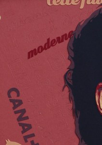 Cette fille, portrait d'Alice David, sur fond de graffitis, thème rouge et or. Découpage collage papier Carole b